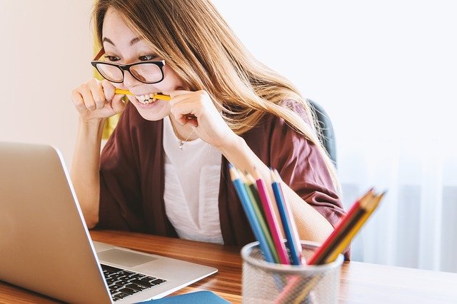 Jak połączyć prace ze studiami? Wskazówki dla studentów szukających pracy